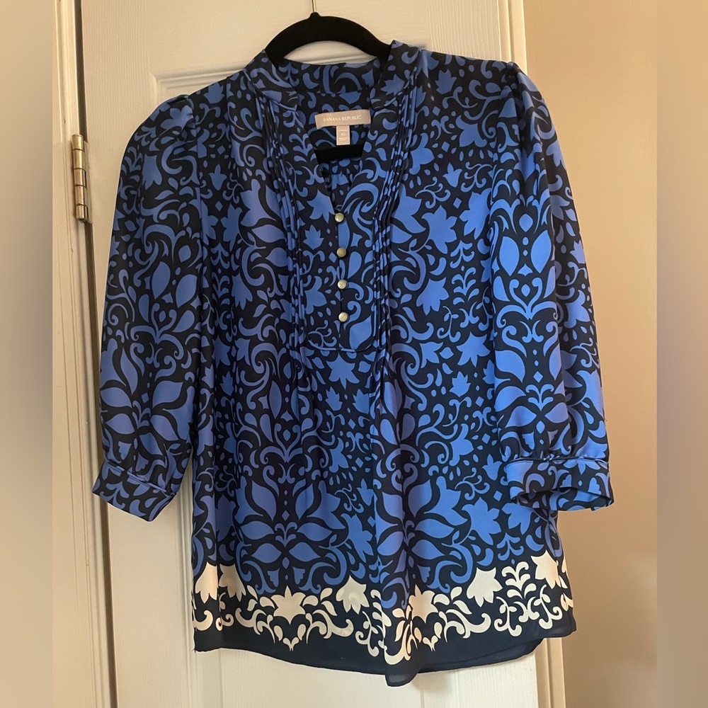 XS petite banana republic blue floral blouse